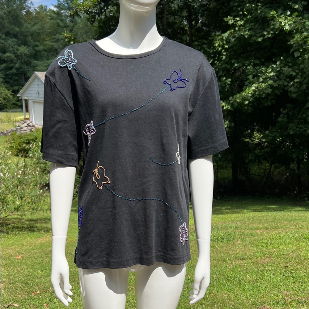 VGUC HMJ resort Black Tee with Colorful Embroidery